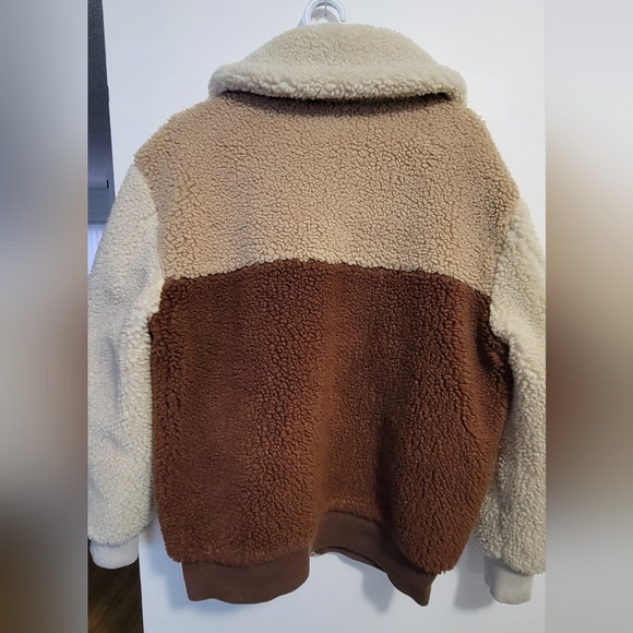 Oversized Aritzia Teddy Jacket - Picture 2 of 11